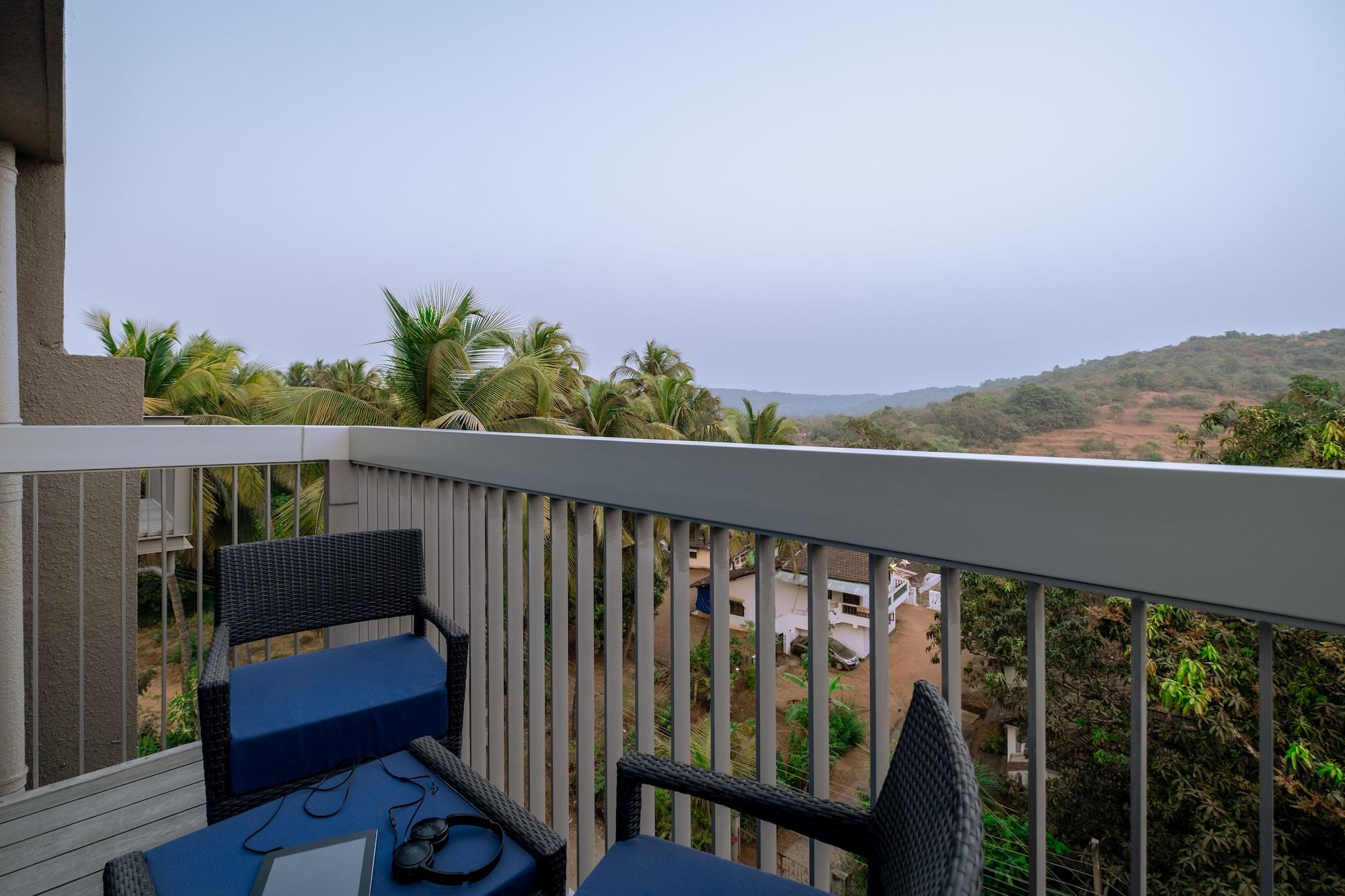 하얏트 센트릭 칸돌림 고아 호텔 외부 사진 View from the balcony of a hotel in Goa, India