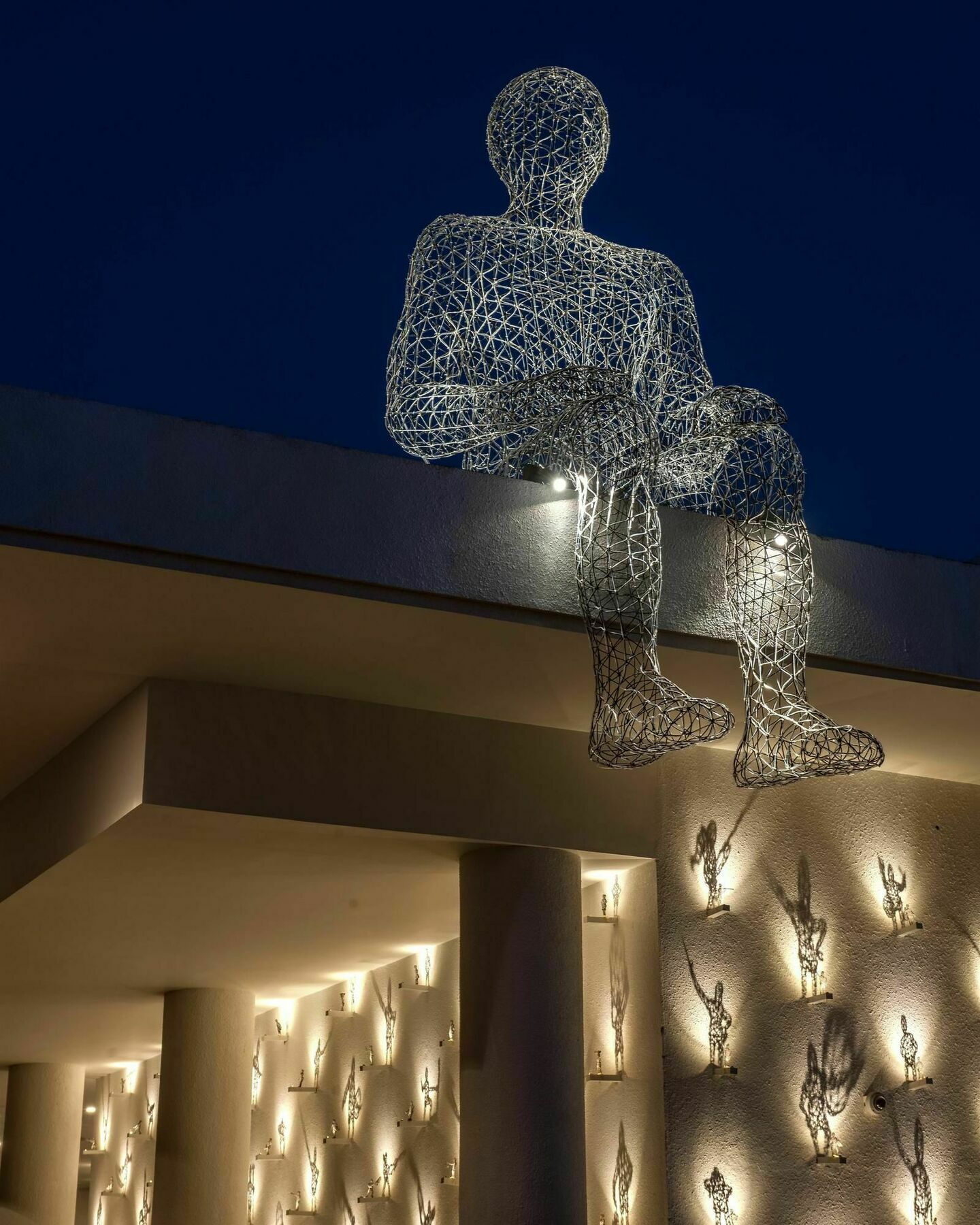 하얏트 센트릭 칸돌림 고아 호텔 외부 사진 The sculpture at night